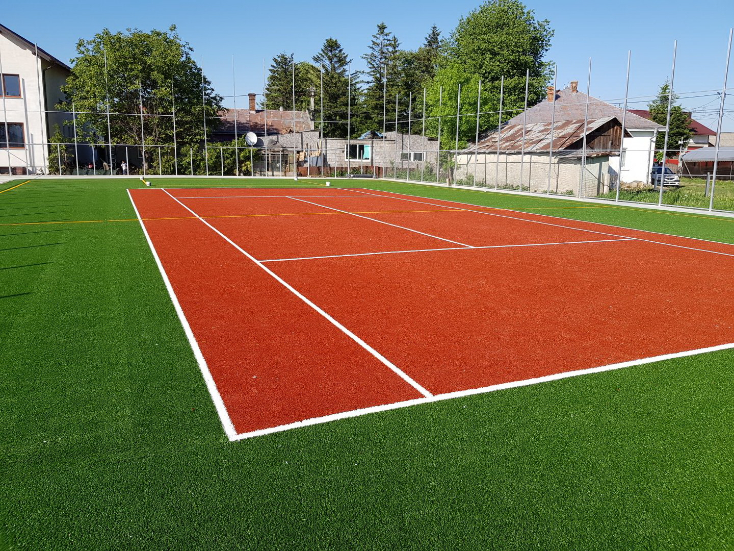 terenuri de sport gazon sintetic